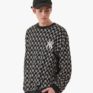 MLB Black and White NY Logo Men's Crewneck Sweater